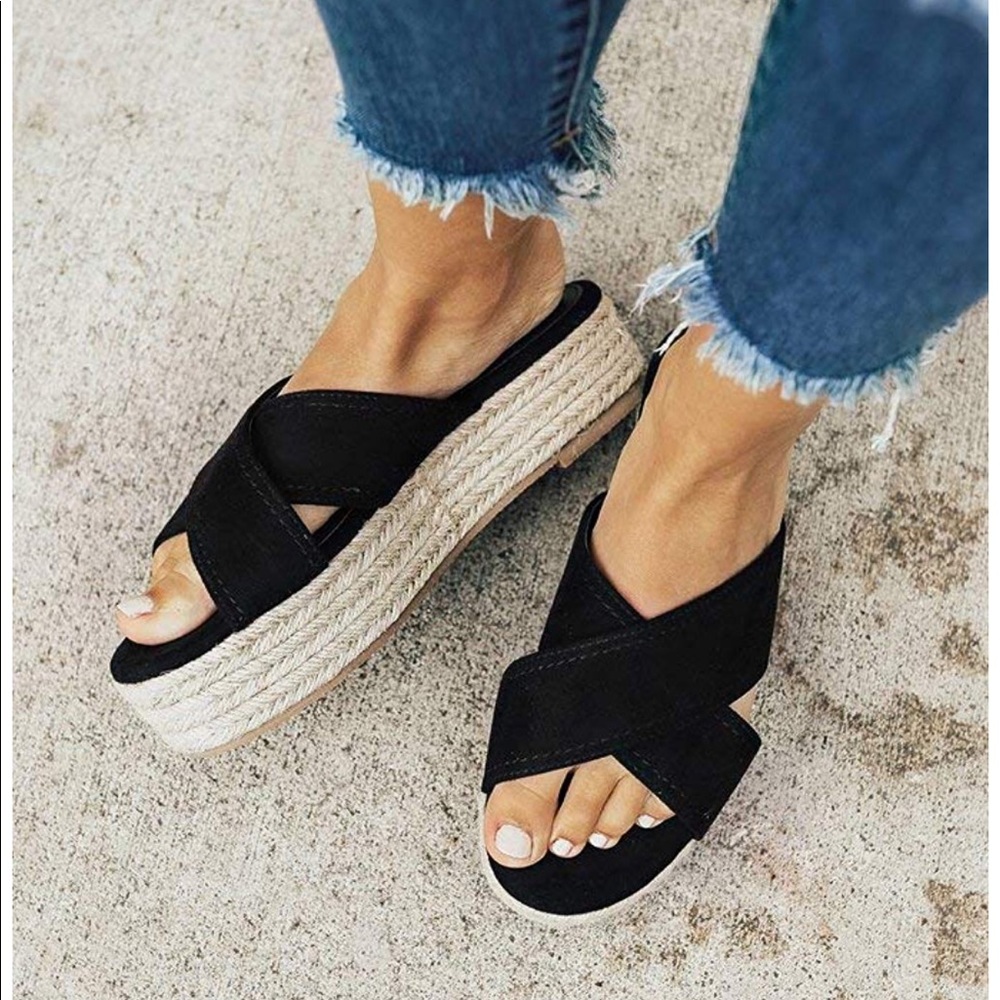🌸 NWOT! BLACK SLIDES 🌸